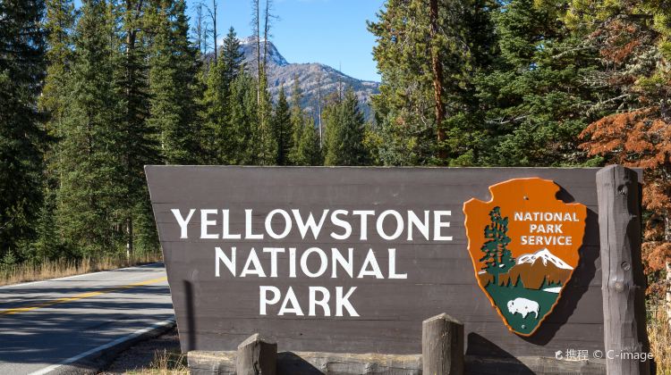 8-Day Yellowstone National Park Tour from Los Angeles · Lake Tahoe, Grand Teton National Park, Lower Antelope Canyon, Grand Canyon National Park and Las Vegas