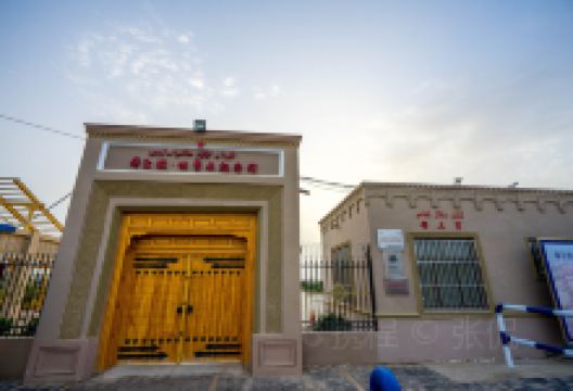 库尔班吐鲁木纪念馆景点图片