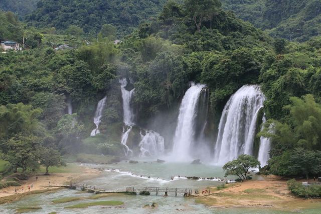 Detian Transnational Waterfall Scenic Area