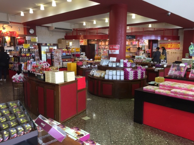 Okashigoten Yomitan Honten餐厅图片