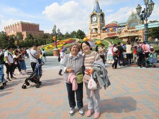 上海迪士尼乐园，，全集，，看世界，，人社会，，向前，，，