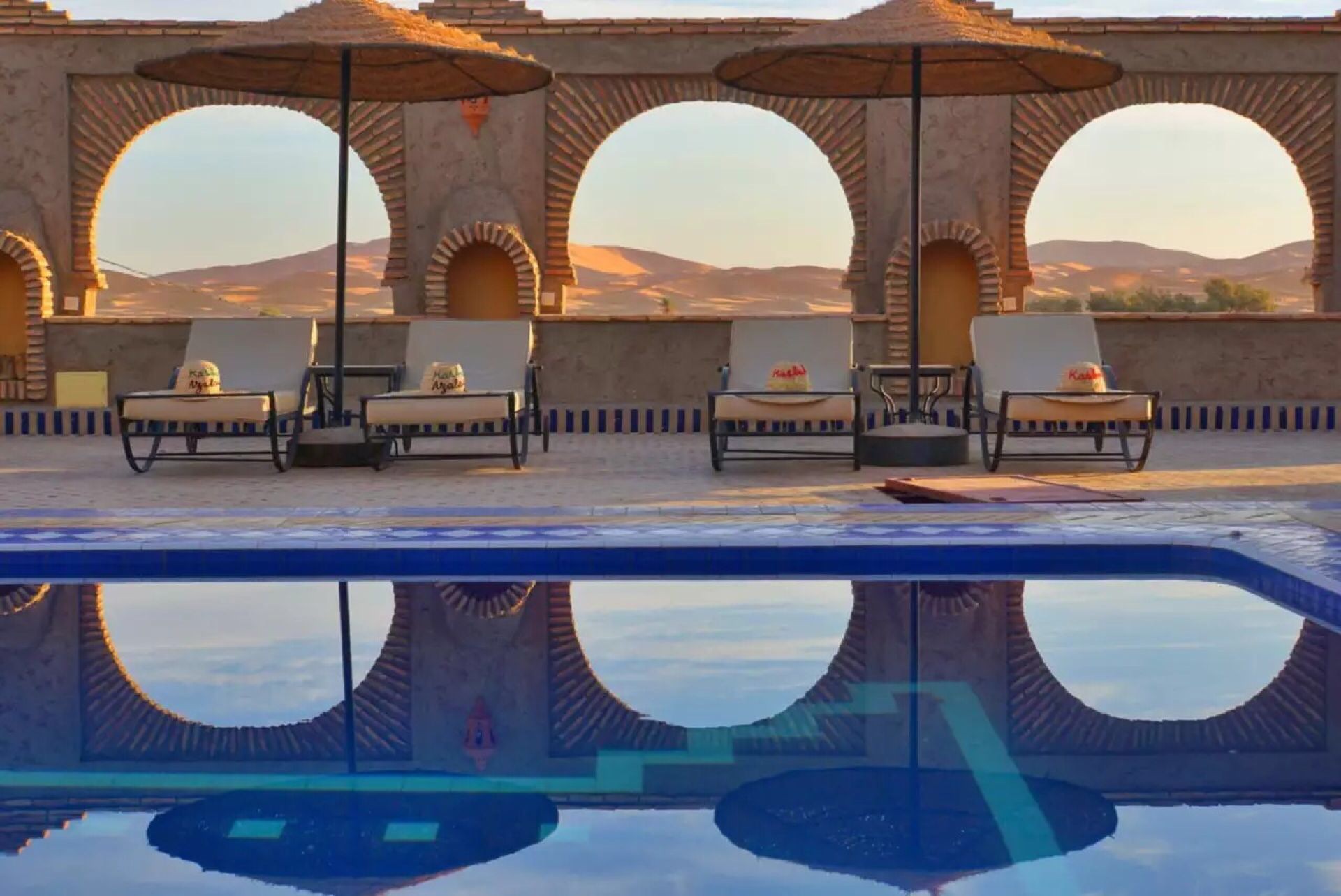 住在撒哈拉沙漠里的酒店看日出