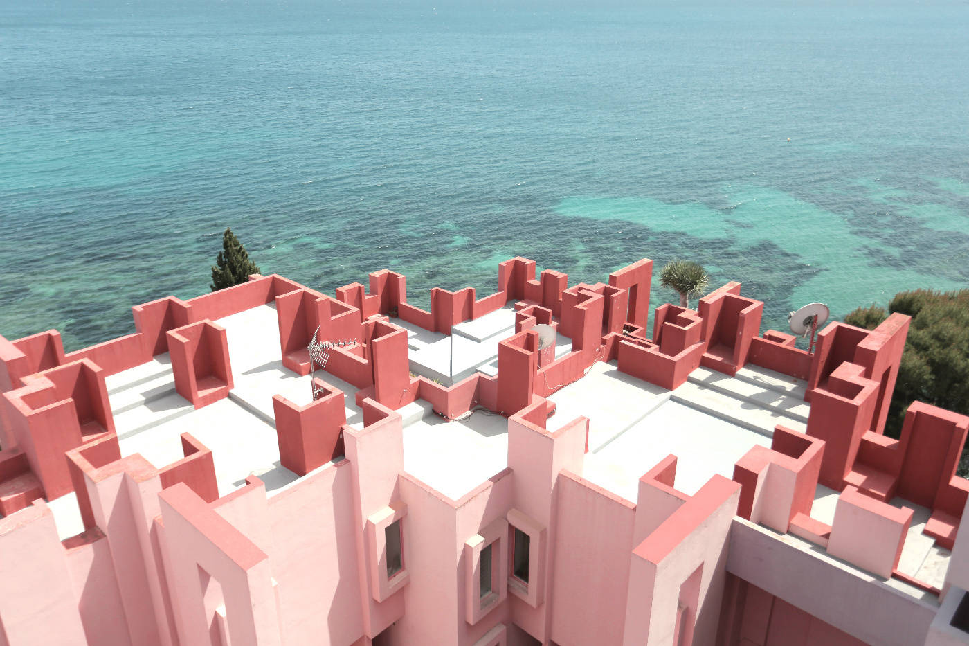 现实版纪念碑谷！La Muralla Roja