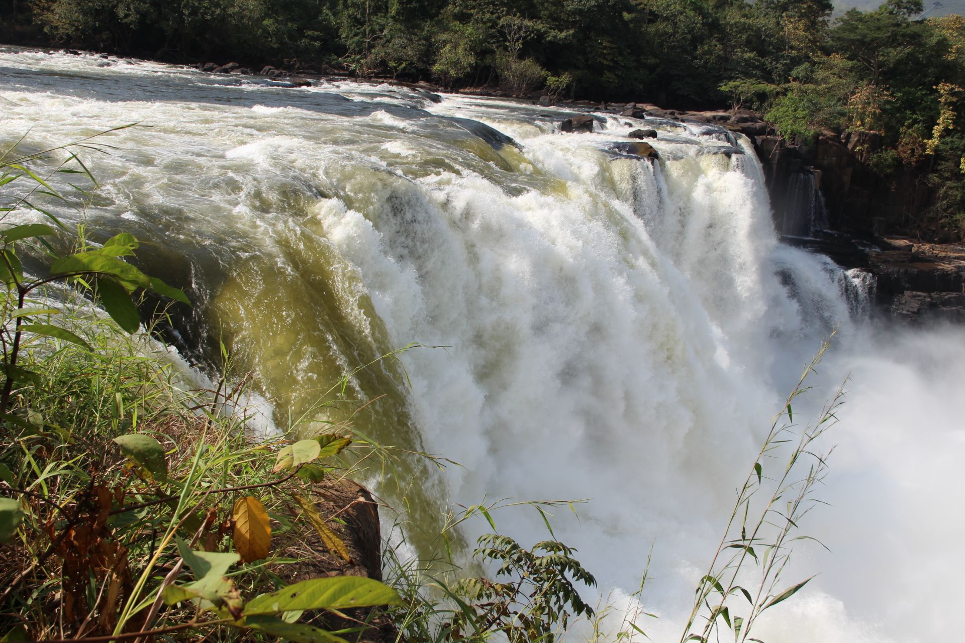 几内亚:孔布雷河观瀑
