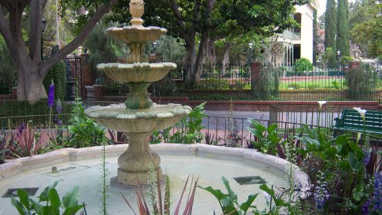 Beverly Cañon Gardens