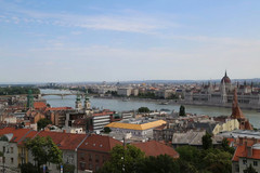 布达佩斯游记图片] 迷人的布达佩斯。布达佩斯吸引着很多华人居留和旅行，也紧紧地抓住了我们的眼球。