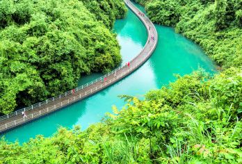 狮子关旅游区+宣恩伍家台一日游【赠送宣恩夜景 网红水上浮桥】【网红浮桥：廊桥遗梦，踏水而行 狮子关的“水上浮桥”！驱车踏浪、穿越峡谷秘境：山水交融，步步惊奇！】
