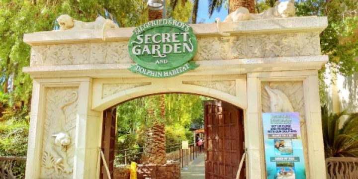 神祕園與海豚館