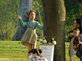 春光明媚亲子照