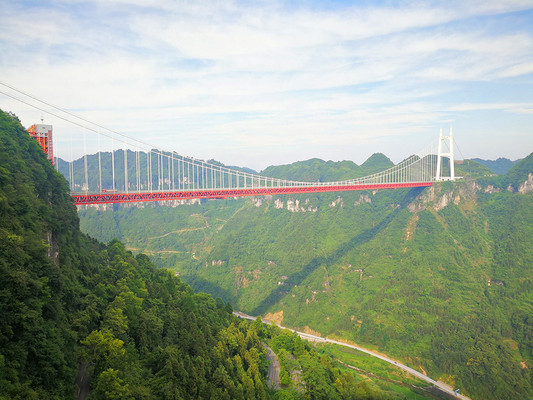 矮寨大桥：中国十大最美公路之一，人类智慧的结晶