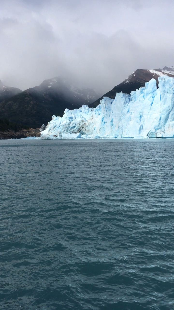 卡拉法特的蓝色大冰川