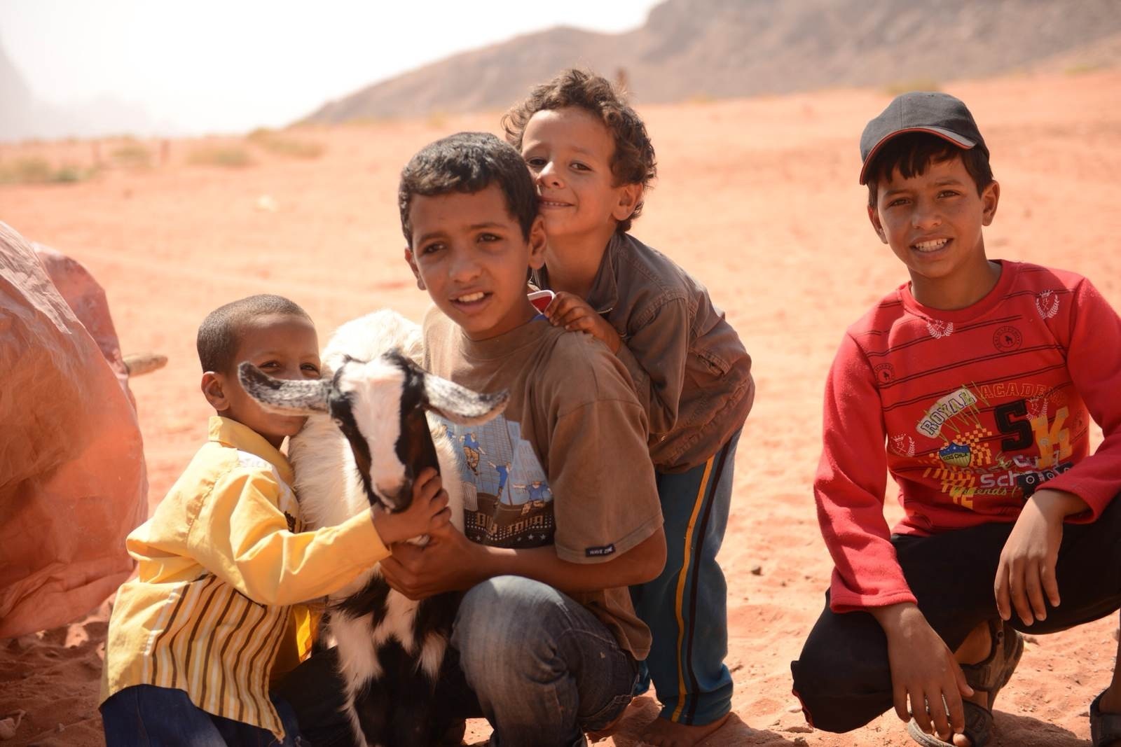 瓦迪拉姆，沙漠中的一家人