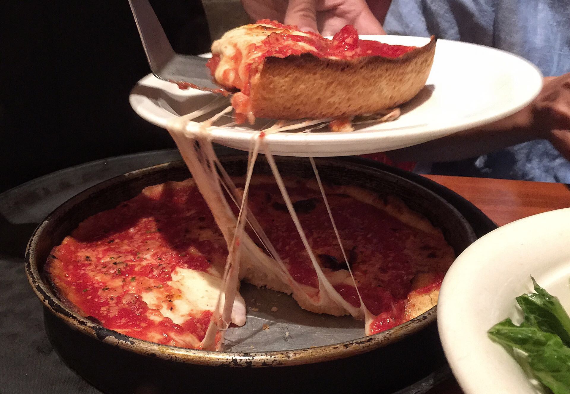 最具芝加哥特色的美食--深盘披萨Deep Dish Pizza