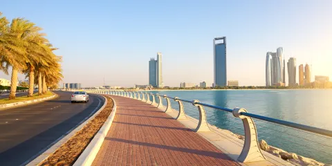 阿布扎比海濱大道和防波堤