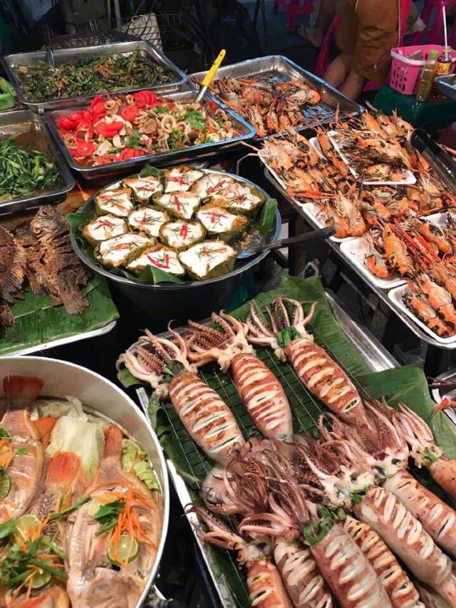 Saturday Night Market Walking Street