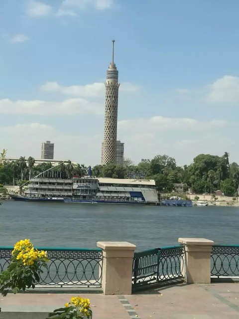 开罗塔 开罗塔是埃及尼罗河的象征