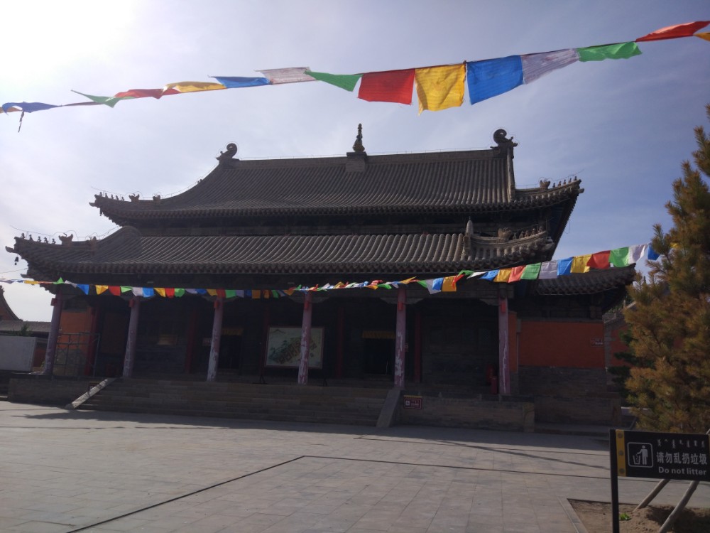 内蒙古锡林浩特市贝子庙一游。