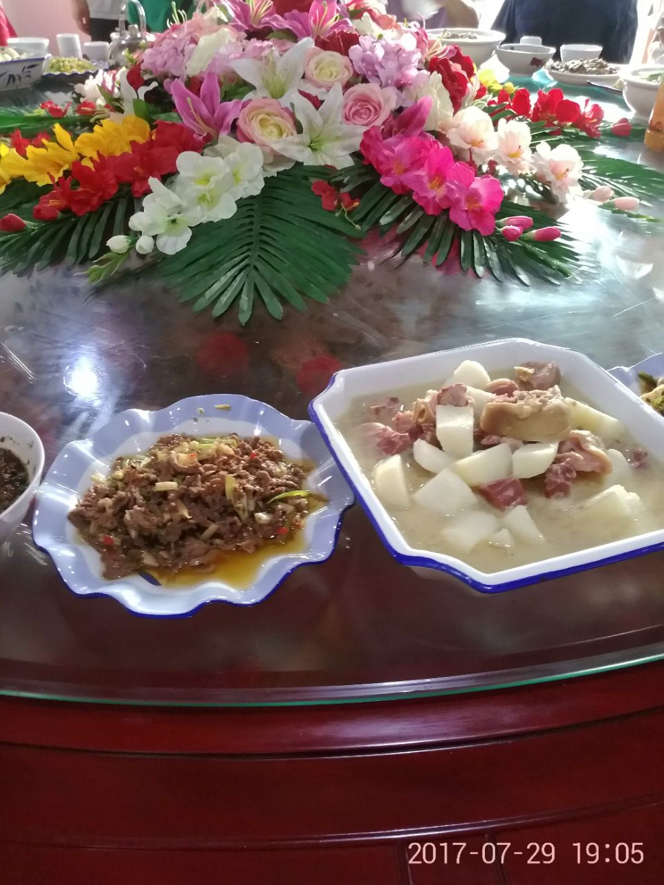 双柏鹿鸣山庄(彩鄂公路店)