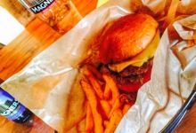 Lock, Hop & Barrel Microbrewery & Restaurant美食图片