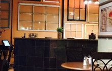 Mr. Gino's Restaurant & Bar餐厅图片