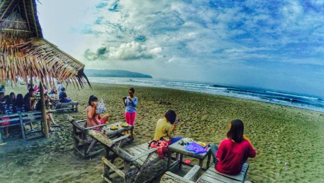 Bamboo Cafe & Resto Pangandaran