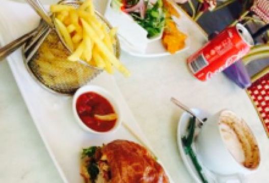 Supreme Bar and Restaurant美食图片
