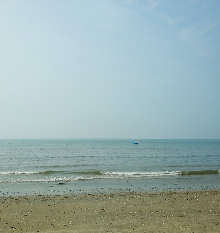 民宿对面的海滩，日落与海浪声