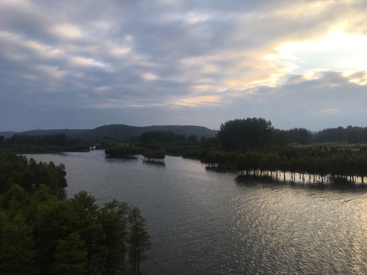 天泉湖金陵山庄