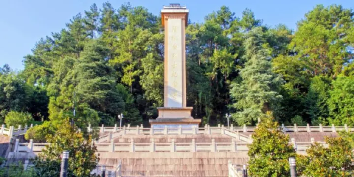 瞿秋白烈士紀念碑