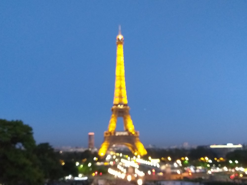 #为祖国庆生#等待巴黎艾菲尔铁塔闪灯，晚八点后整点闪灯五分钟