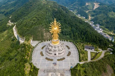 Miyin Temple - Weishan Giant Buddha