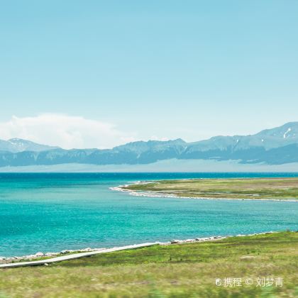 赛里木湖+伊宁市六星街+夏塔旅游景区+库尔德宁景区+那拉提空中草原+独库公路8日7晚拼小团
