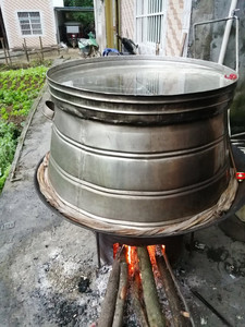 隆林游记图文-用柴烧，用米蒸，隆林老乡自己酿酒过节真不错