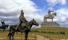 成吉思汗骑马塑像-额尔德尼-小思文
