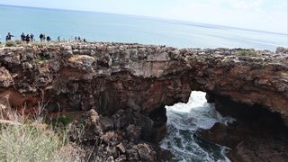 鬼斧神工天造景-地狱之口赞不绝
