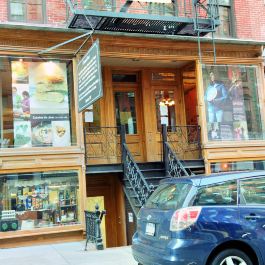 纽约粥之家餐馆 这家店的粥真的做的超级好喝 放很多葱 喝起来很香很绵密的一碗 携程攻略