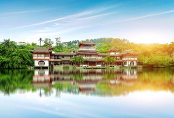 南宁青秀山+壮族博物馆+云顶观光+邕江夜游船一日游【私家团】【私家小团丨小众玩法丨纯玩无购丨独立包车丨行程可调丨随停随走丨时间自由丨上门接送】