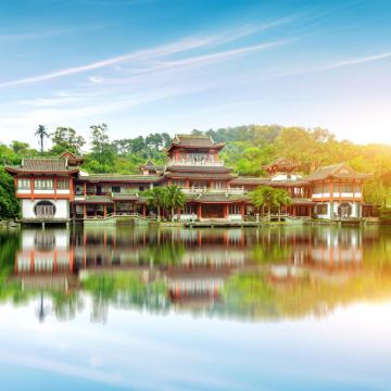 南宁青秀山+壮族博物馆+云顶观光+邕江夜游船一日游【私家团】