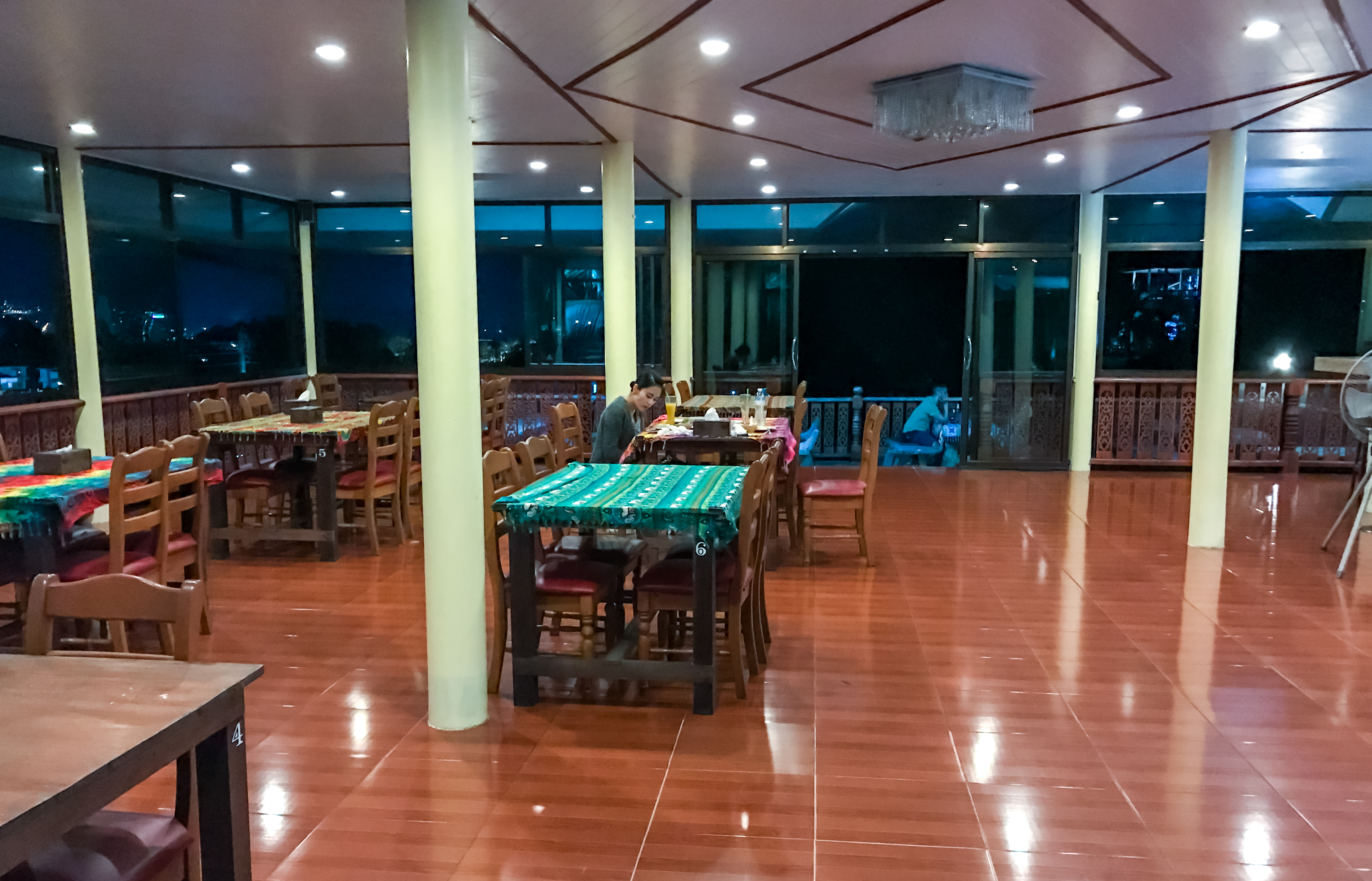 Poo Nurntong Restaurant