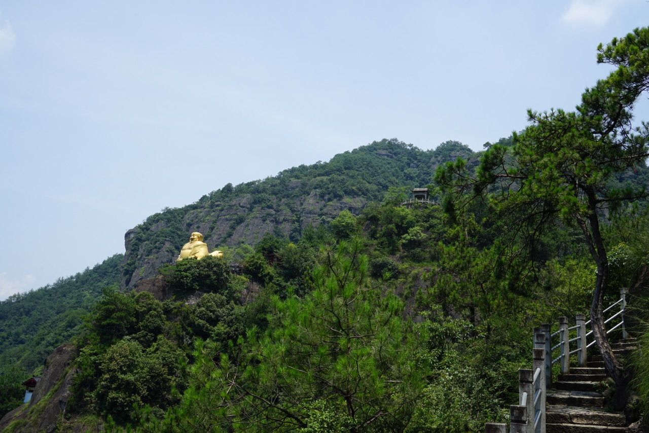 携老扶幼上高山