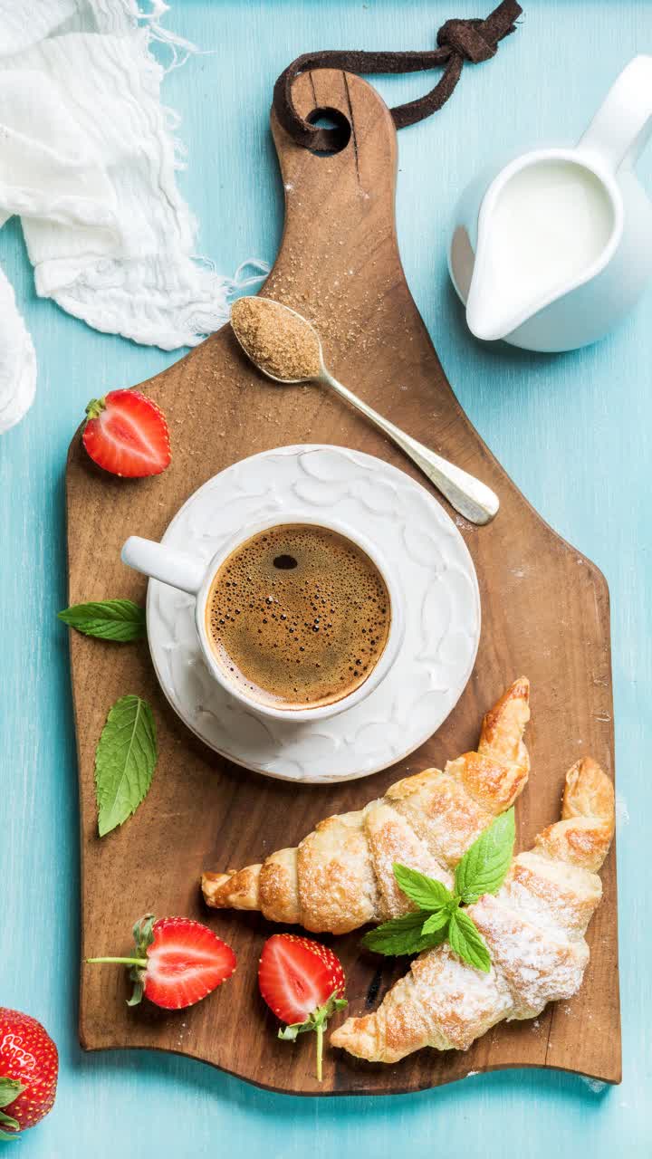 周黑鸭(广州地铁大学城北店)