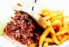 Manhattan Deli Bar & Grille美食图片