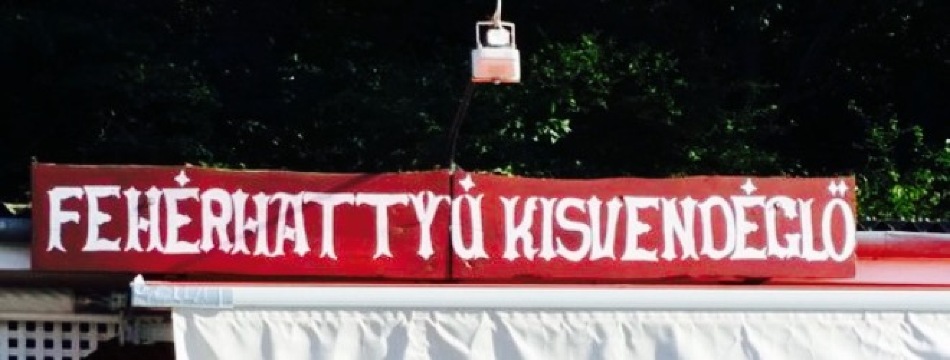 Fehér Hattyú Kisvendéglő餐厅图片