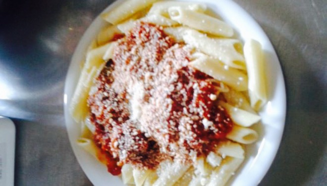 Petrini Paradosiaki Taverna餐厅图片