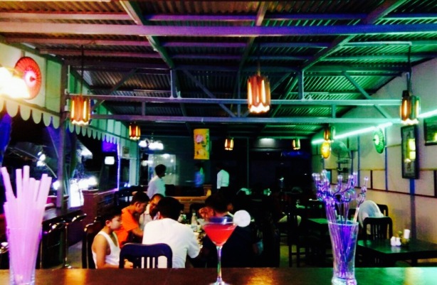 AND Bar & Restaurant餐厅图片