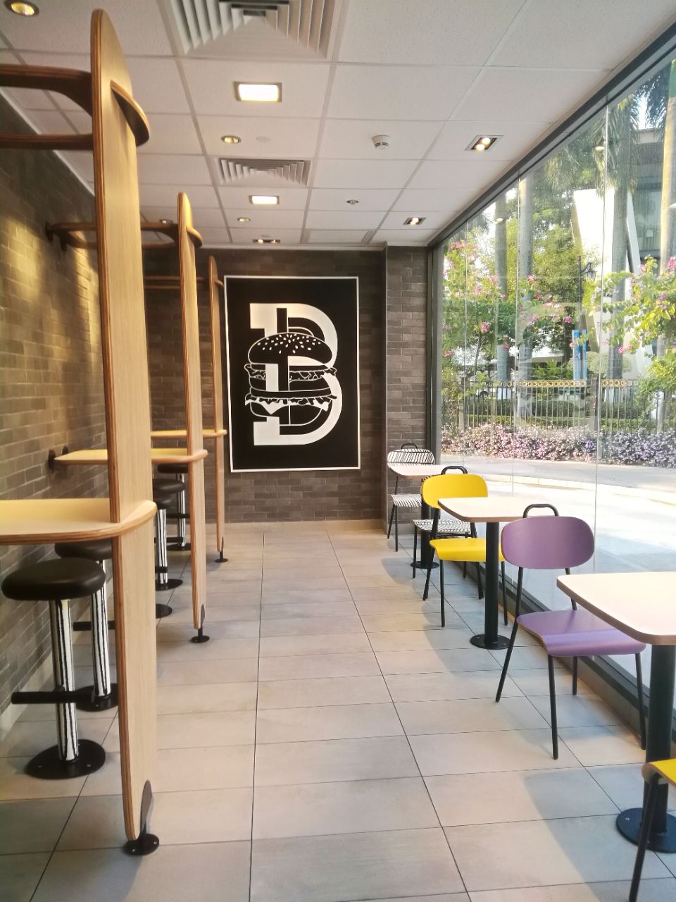 麦当劳(博爱七路得来速餐厅)