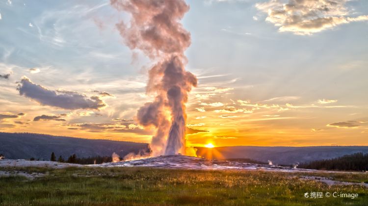 9-Day Enchanting West Coast Tour from Los Angeles · Yellowstone, Lake Tahoe, Lower Antelope Canyon and Grand Canyon
