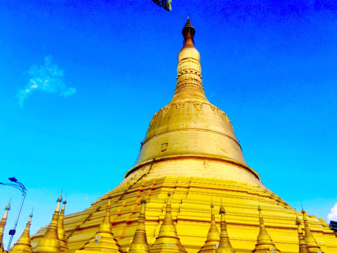 勃固的金塔寺，是缅甸的四大佛塔之一。里面珍藏有佛发，佛牙，佛舍利，是缅甸的最高金塔，比仰光的还高出1