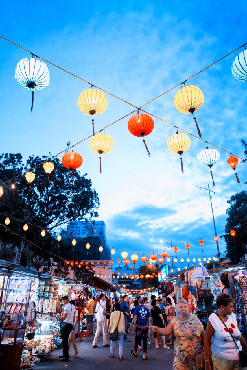 芽庄夜市：义务小市场开启美食之旅