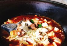 山里屯柴火铁锅炖美食图片